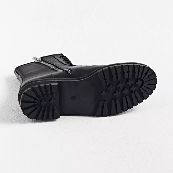 Urban Outfitters Combat Utility Boot, Black Leather, Side Zip - Picture 8 of 12